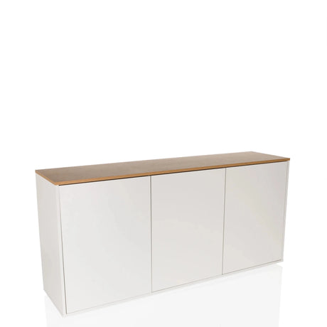 Buffet KELO S en blanc avec un plateau couleur chêne et trois portes de hjh LIVING