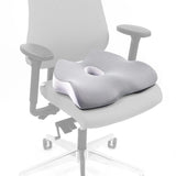 Coussin de siège MEDISIT IV gris avec une ouverture centrale sur une chaise de bureau de hjh OFFICE