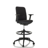 Chaise de comptoir NESTORA WORK noire avec assise rembourrée, accoudoirs et repose-pieds de hjh OFFICE