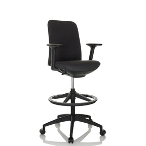 Chaise de comptoir NESTORA WORK noire avec assise rembourrée, accoudoirs et repose-pieds de hjh OFFICE