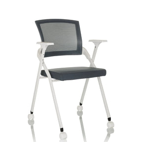 Chaise pliante PRIORITY II W grise avec dossier en maille, accoudoirs et roulettes blanches de hjh OFFICE