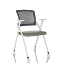 Chaise pliante PRIORITY II W PU grise avec dossier en maille, accoudoirs et roulettes de hjh OFFICE