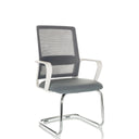 Chaises cantilever VISITER W grise avec dossier en maille et structure chromée de hjh OFFICE