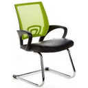Chaises cantilever VISTO NET V avec dossier en maille verte, assise rembourrée noire et piètement luge de hjh OFFICE