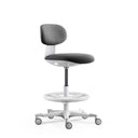 Chaise de travail WORK MF2 W en gris foncé avec pied en étoile et repose-pieds blancs de hjh OFFICE